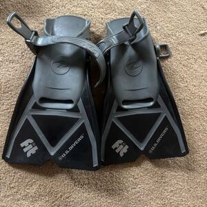 U.S. Divers Fit Size Small 3-6 36-39 Flippers